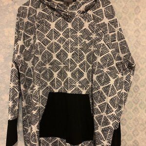 2XL LULAROE AMBER HOODIE PULLOVER BLACK WHITE